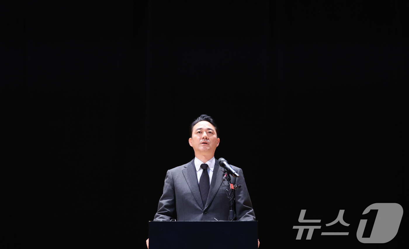 (서울=뉴스1) 이호윤 기자 = 홍정도 중앙그룹 부회장이 15일 서울 마포구 중앙일보빌딩에서 계열사 기업회생절차 신청과 관련해 입장을 발표하고 있다. 2026.6.15/뉴스1
