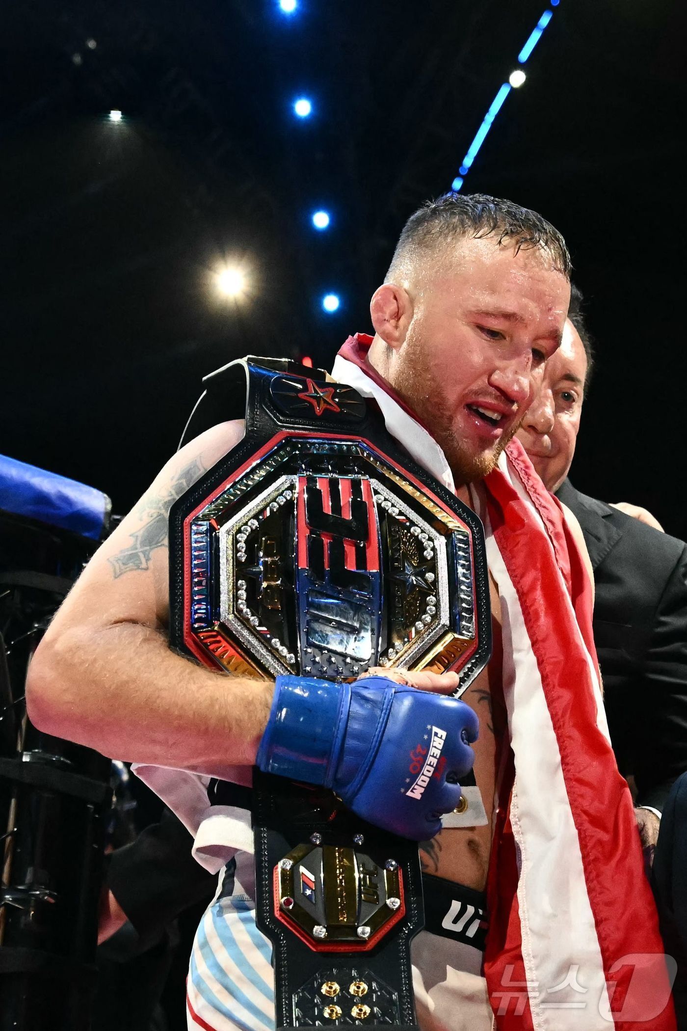 본문 이미지 - UFC 백악관 라이트급 통합 타이틀전에서 승리한 저스틴 게이치. ⓒ AFP=뉴스1