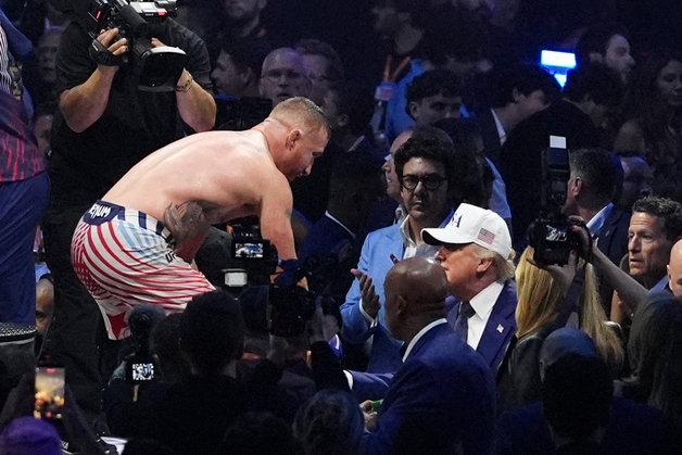 게이치, '트럼프 팔순잔치' UFC 백악관서 토푸리아 제압 '이변'