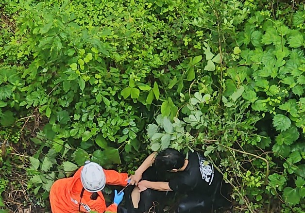"20m 아래 추락한 운전자"…문경 5중 추돌 현장 대응한 김승우 소방장