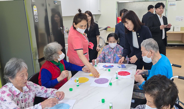 보훈부·LG생활건강, 취약계층 국가유공자 1200명에 생필품 지원