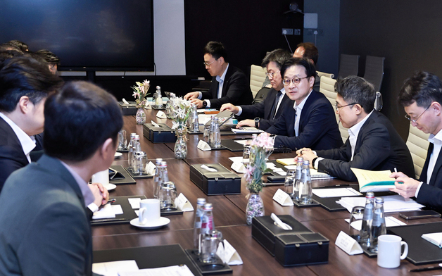 카타르 현지진출 기업 간담회 참석한 김정관 장관