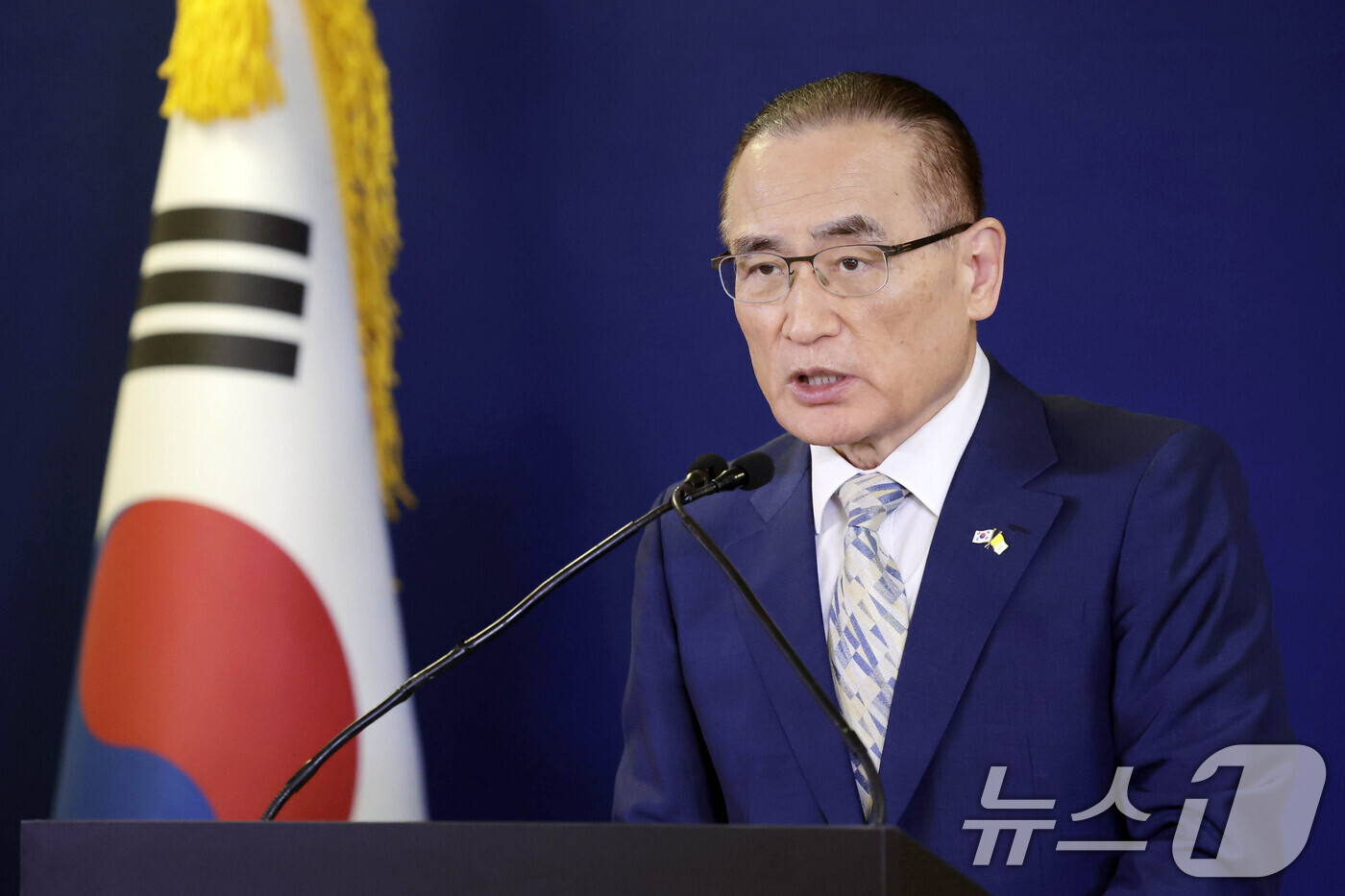(로마(이탈리아)=뉴스1) 허경 기자 = 위성락 국가안보실장이 15일(현지시간) 이탈리아 로마 대한민국 프레스센터에서 교황 및 국무원장 면담 관련 브리핑을 하고 있다. 2026.6 …