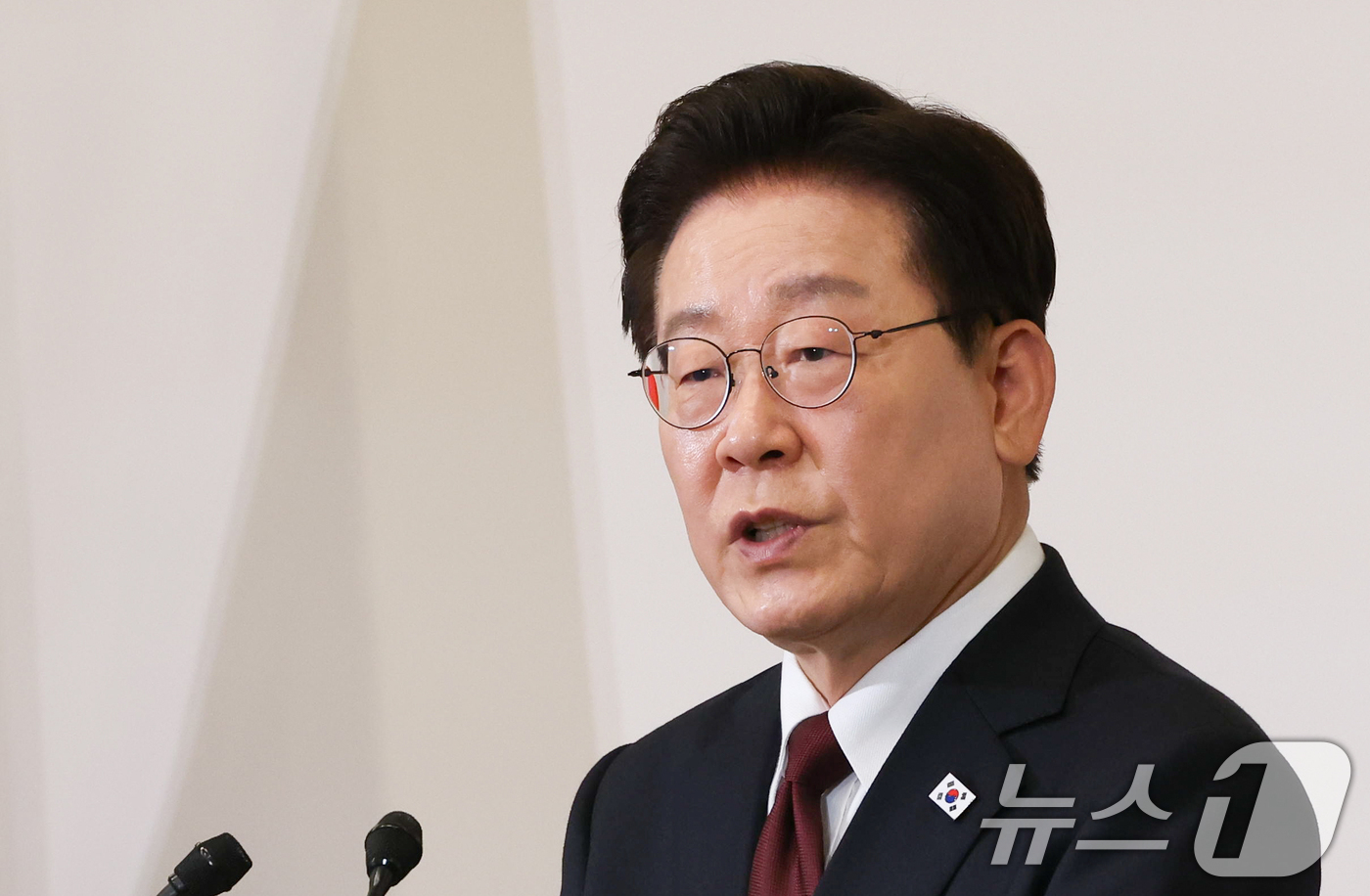 (로마(이탈리아)=뉴스1) 허경 기자 = 이재명 대통령이 15일(현지시간) 이탈리아 로마 한 호텔에서 열린 동포 오찬간담회에서 발언을 하고 있다. 2026.6.15/뉴스1