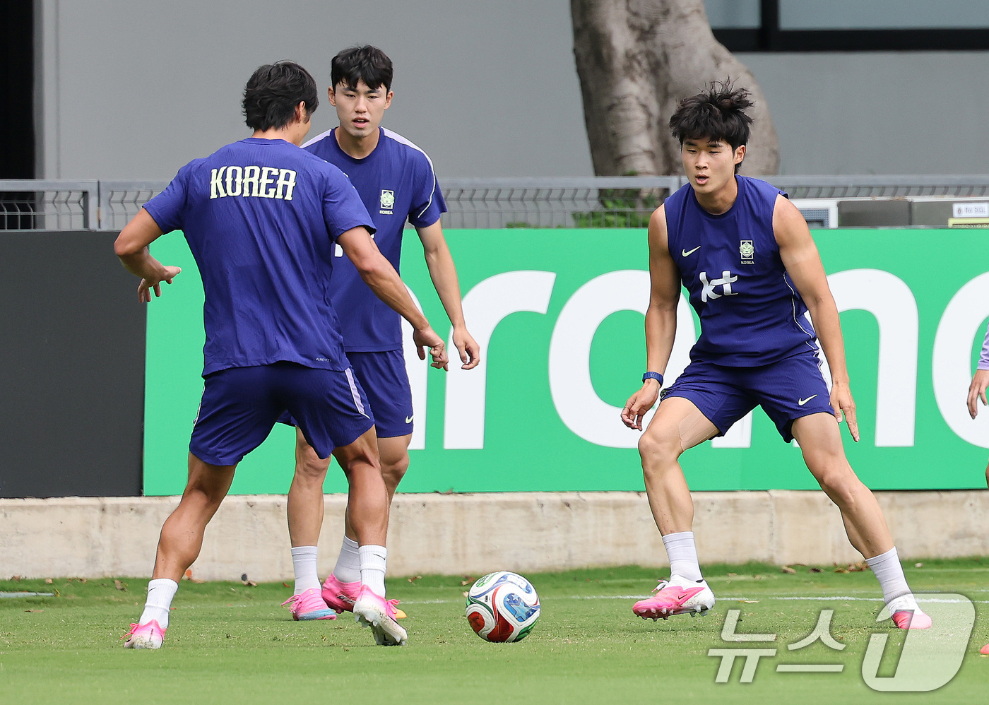 (과달라하라(멕시코)=뉴스1) 임세영 기자 = 2026 북중미 월드컵에 출전하는 대한민국 축구 국가대표팀 김태현(오른쪽)이 15일(현지시간) 멕시코 과달라하라 인근 사포판에 위치한 …