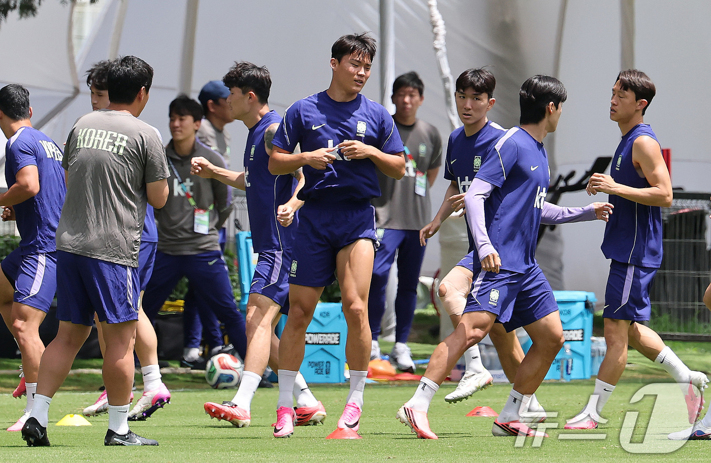 (과달라하라(멕시코)=뉴스1) 임세영 기자 = 2026 북중미 월드컵에 출전하는 대한민국 축구 국가대표팀 오현규, 황인범, 설영우, 이재성 등이 15일(현지시간) 멕시코 과달라하라 …