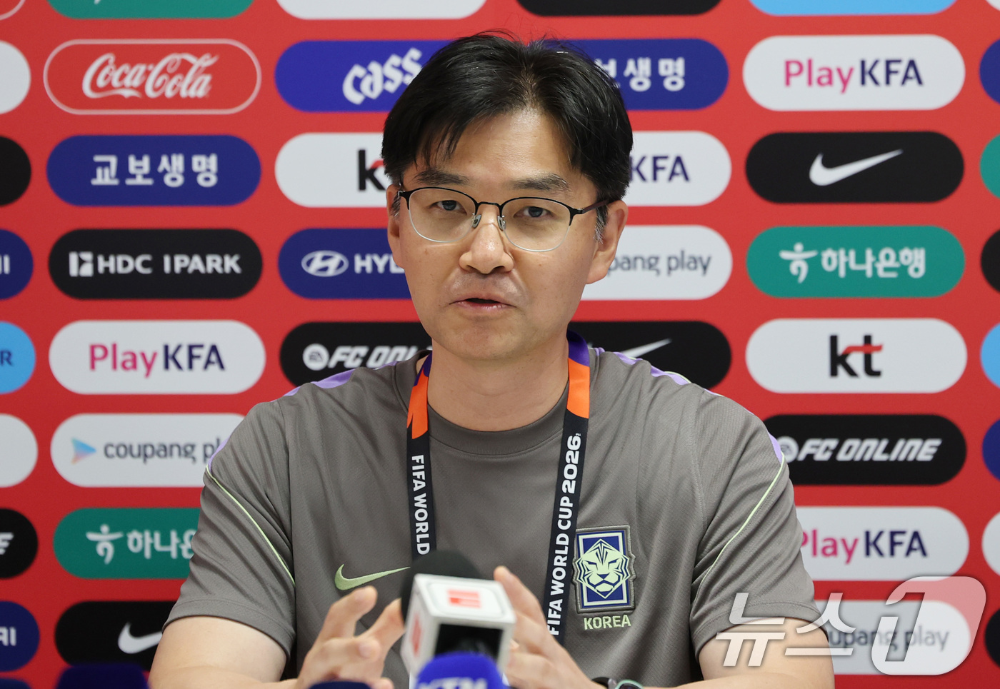 (과달라하라(멕시코)=뉴스1) 박지혜 기자 = 대한민국 축구 국가대표팀의 한덕현 멘털 코치(중앙대 정신의학과 교수)가 15일(현지시간) 멕시코 과달라하라 인근 사포판 치바스 바예 …