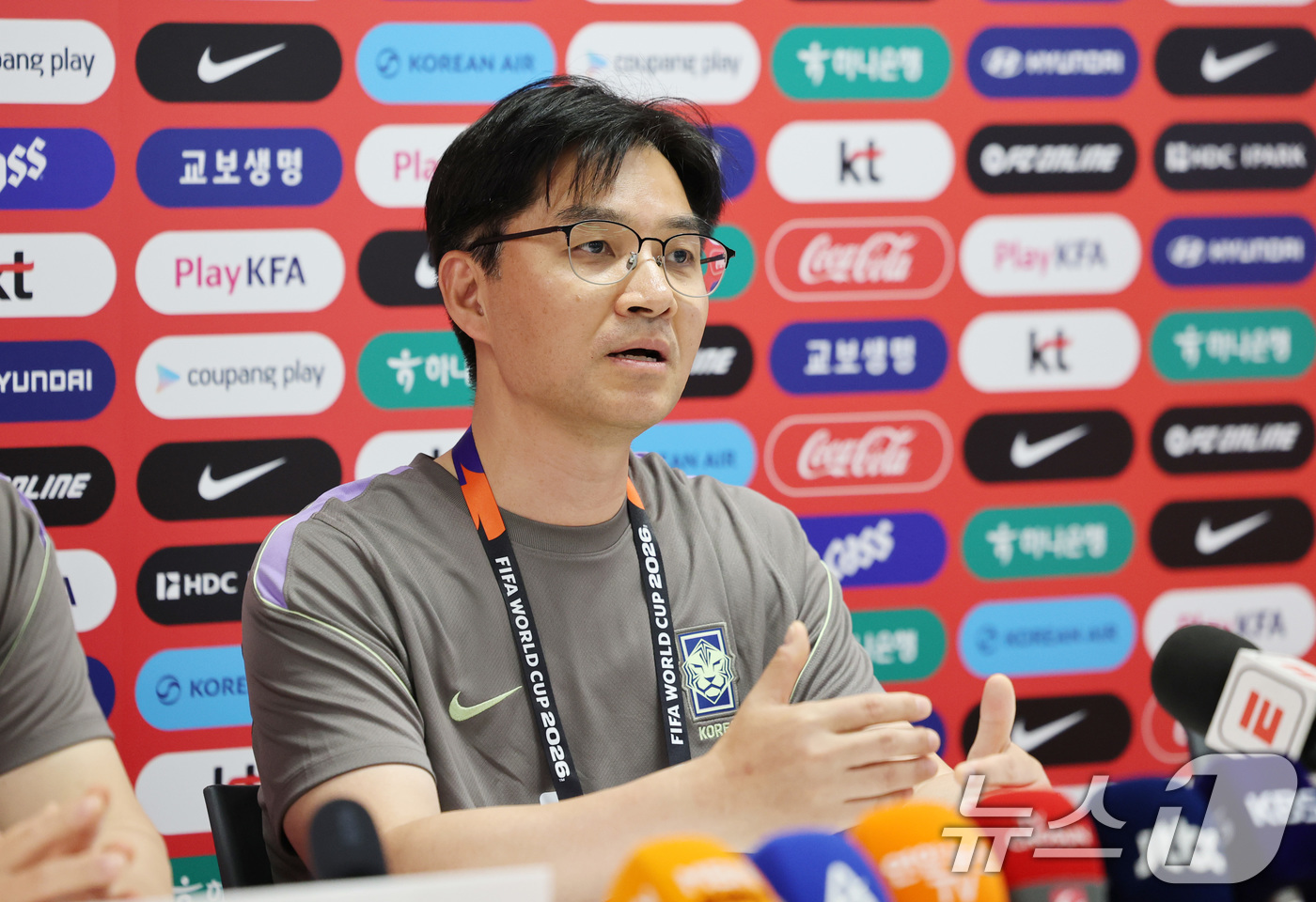 (과달라하라(멕시코)=뉴스1) 박지혜 기자 = 대한민국 축구 국가대표팀의 한덕현 멘털 코치(중앙대 정신의학과 교수)가 15일(현지시간) 멕시코 과달라하라 인근 사포판 치바스 바예 …