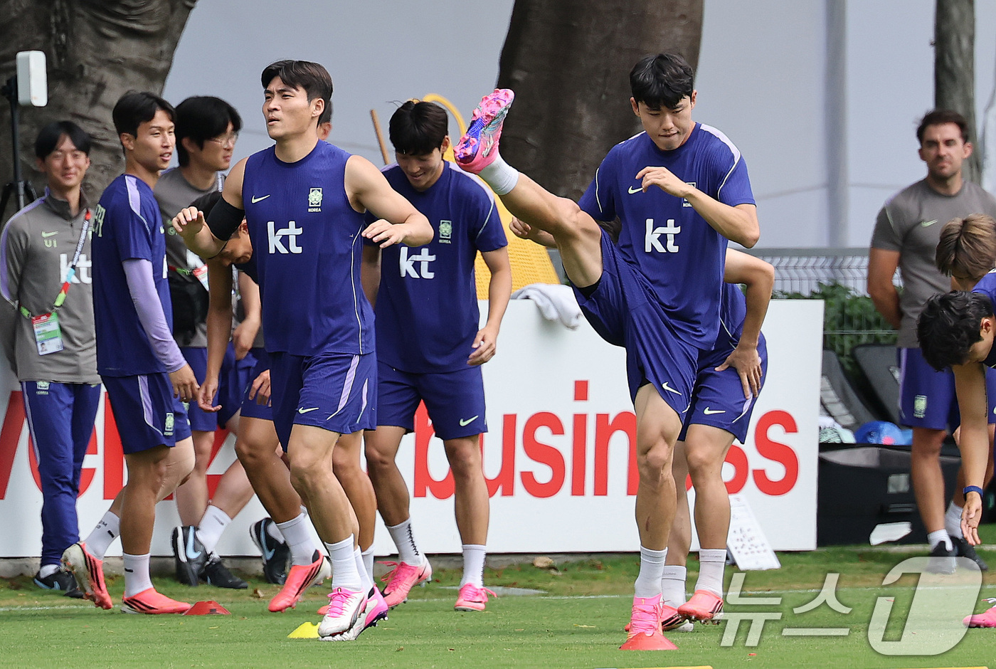 (과달라하라(멕시코)=뉴스1) 임세영 기자 = 2026 북중미 월드컵에 출전하는 대한민국 축구 국가대표팀 박진섭, 이기혁이 15일(현지시간) 멕시코 과달라하라 인근 사포판에 위치한 …