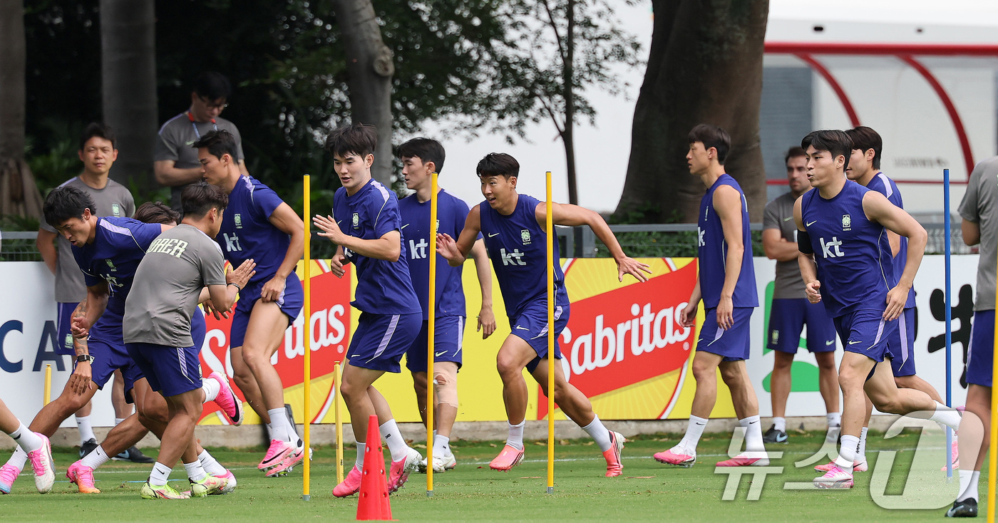 (과달라하라(멕시코)=뉴스1) 임세영 기자 = 2026 북중미 월드컵에 출전하는 대한민국 축구 국가대표팀 손흥민을 비롯한 선수들이 15일(현지시간) 멕시코 과달라하라 인근 사포판에 …
