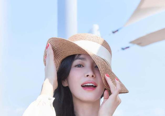 44세 송혜교, 나이 안 믿기는 청량·상큼 비주얼 [N샷]