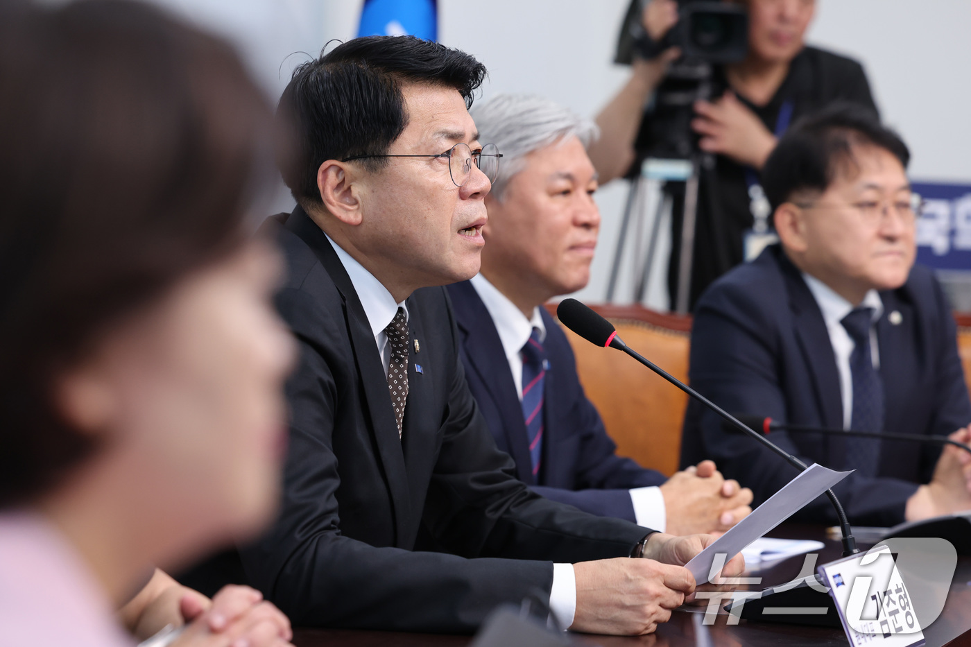 (서울=뉴스1) 신웅수 기자 = 김준형 조국혁신당 신임 원내대표가 16일 서울 여의도 국회에서 열린 의원총회에서 취임 모두발언을 하고 있다. 2026.6.16/뉴스1