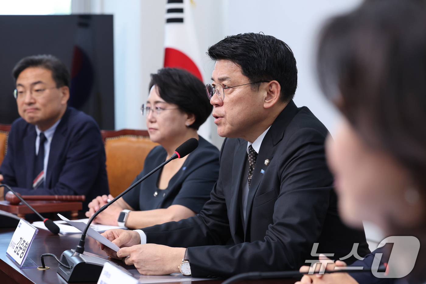 (서울=뉴스1) 신웅수 기자 = 김준형 조국혁신당 신임 원내대표가 16일 서울 여의도 국회에서 열린 의원총회에서 취임 모두발언을 하고 있다. 2026.6.16/뉴스1