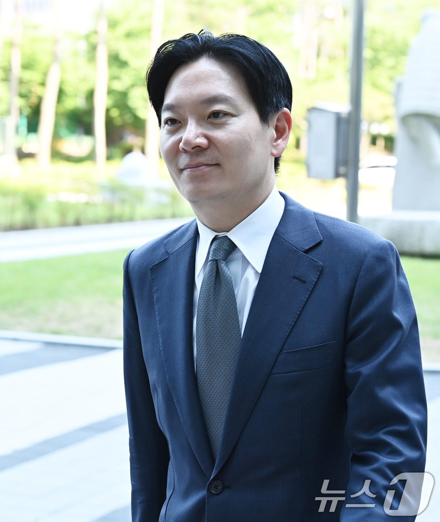 (수원=뉴스1) 김영운 기자 = 박상용 인천지검 부부장검사가 16일 경기 수원시 영통구 수원지방법원에서 열리는 이화영 전 경기도 평화부지사의 국민참여재판에 증인으로 출석하고 있다. …