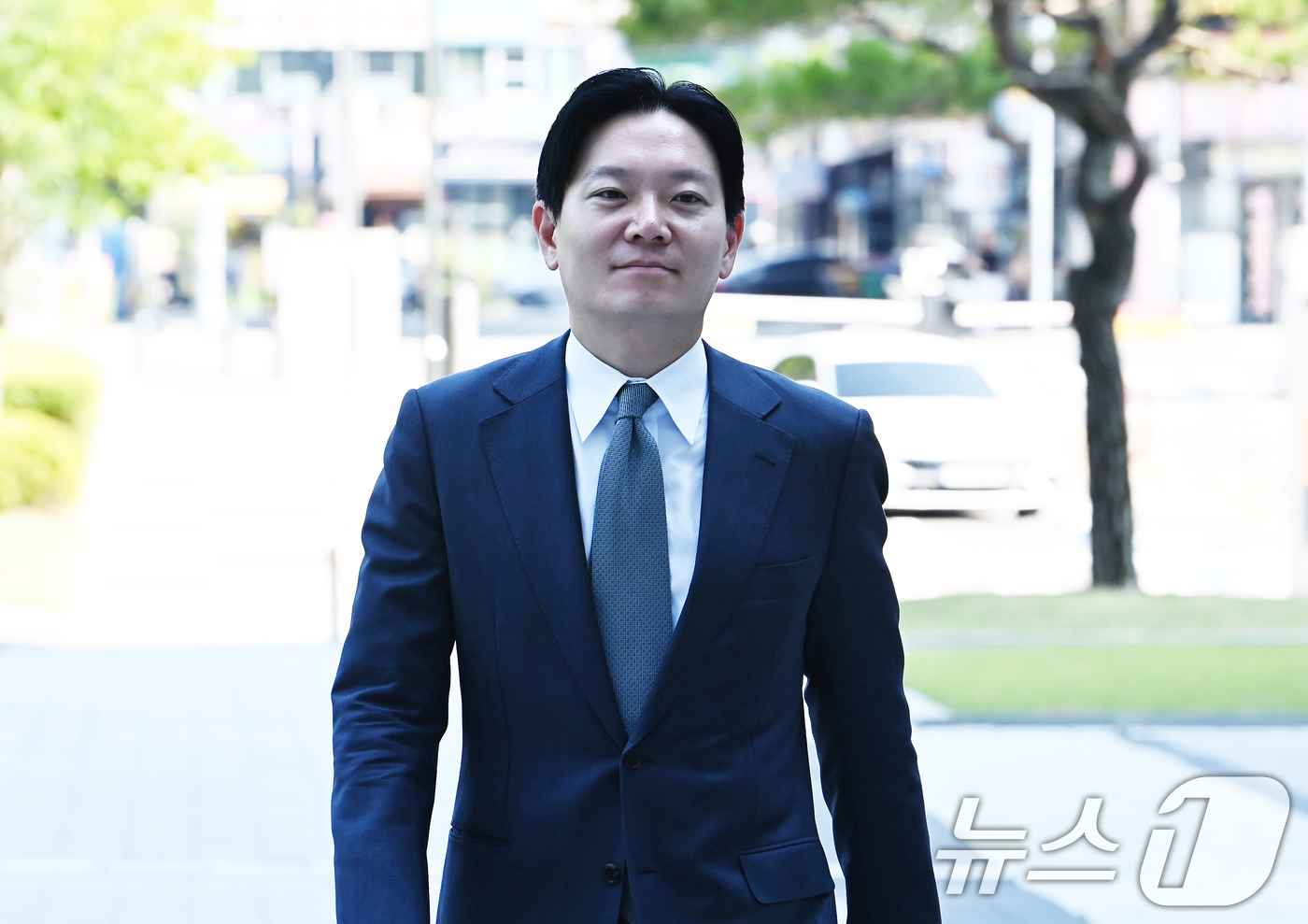 (수원=뉴스1) 김영운 기자 = 박상용 인천지검 부부장검사가 16일 경기 수원시 영통구 수원지방법원에서 열리는 이화영 전 경기도 평화부지사의 국민참여재판에 증인으로 출석하고 있다. …