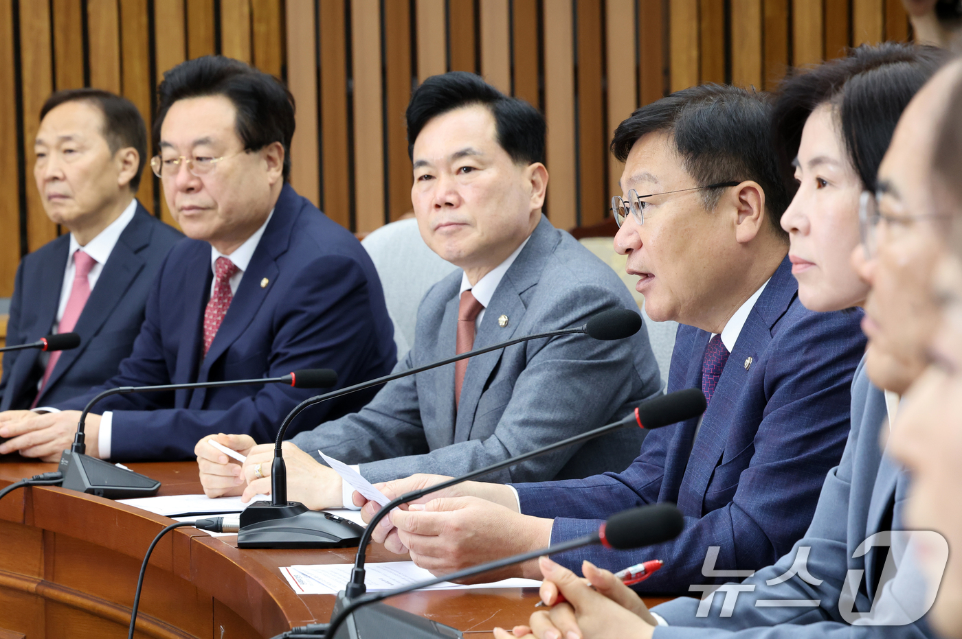 (서울=뉴스1) 황기선 기자 = 정점식 국민의힘 원내대표가 16일 오전 서울 여의도 국회에서 열린 원내대책회의에서 모두발언을 하고 있다.  2026.6.16/뉴스1