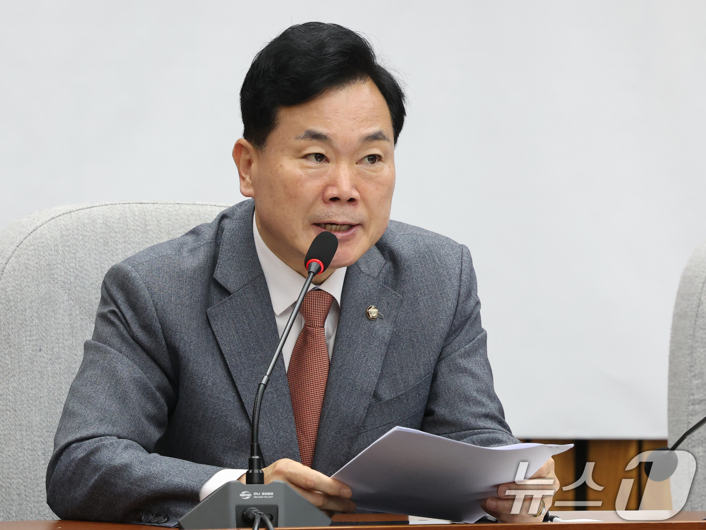 (서울=뉴스1) 황기선 기자 = 김승수 국민의힘 원내운영수석부대표가 16일 오전 서울 여의도 국회에서 열린 원내대책회의에서 모두발언을 하고 있다.  2026.6.16/뉴스1