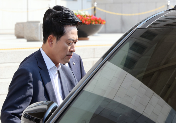 차량 탑승하는 장동혁 대표