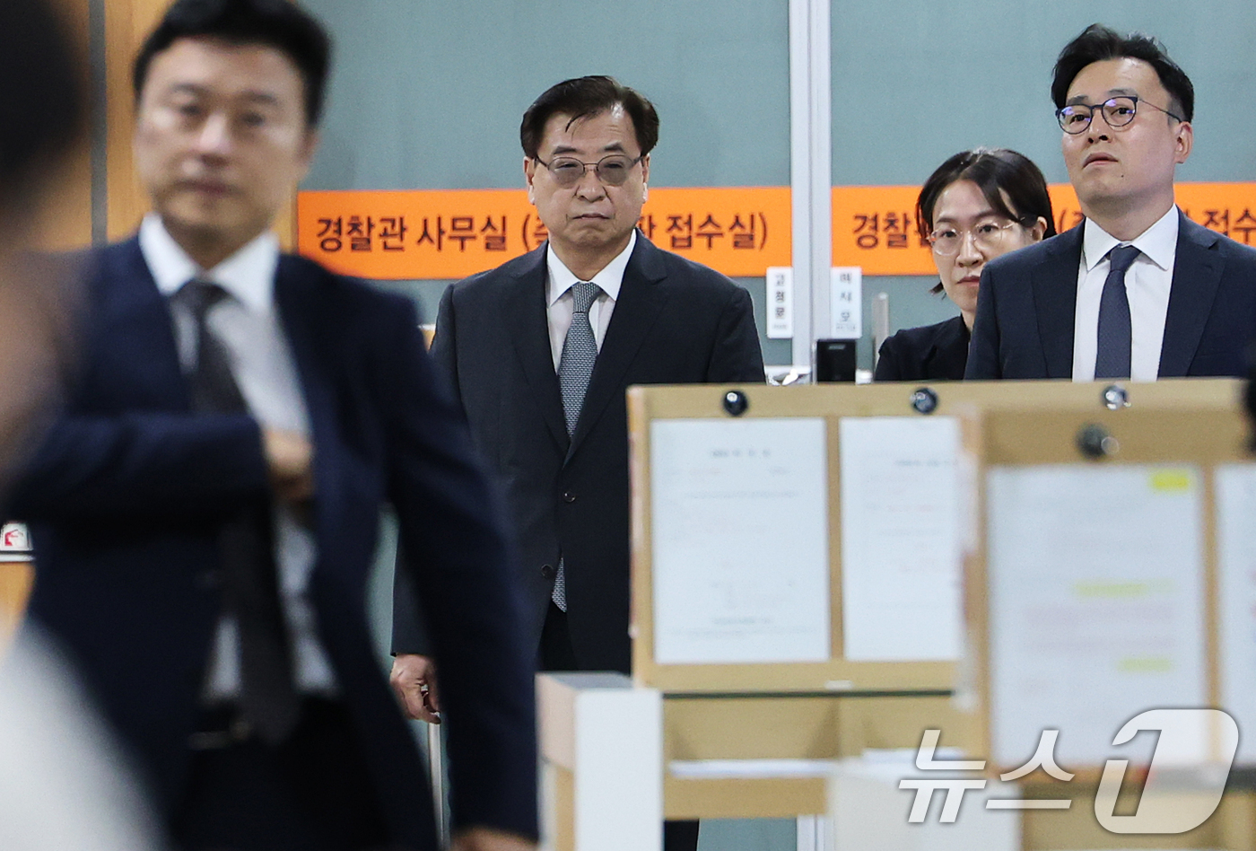 (서울=뉴스1) 오대일 기자 = 서해 공무원 피격 사실 은폐를 시도한 혐의로 재판에 넘겨져 1심에서 무죄를 선고 받은 서훈 전 국가안보실장이 16일 서울 서초구 서울중앙지방법원에서 …