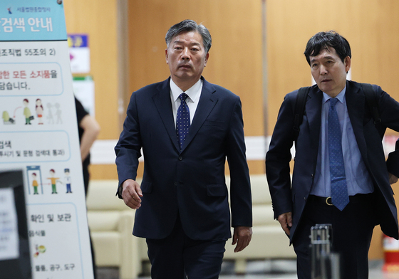 항소심 선고 공판 출석하는 김홍희 전 해경청장