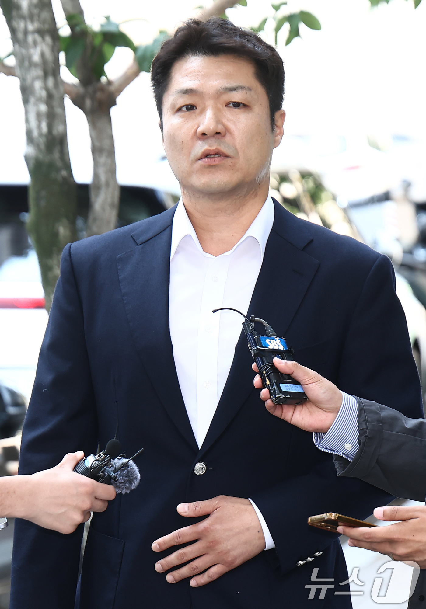 (과천=뉴스1) 김민지 기자 = 최재훈 전 서울중앙지검 반부패2부장이 16일 오전 김건희 여사의 도이치모터스 주가조작 사건 수사무마 의혹 관련 피의자 조사를 받기 위해 경기 과천 …