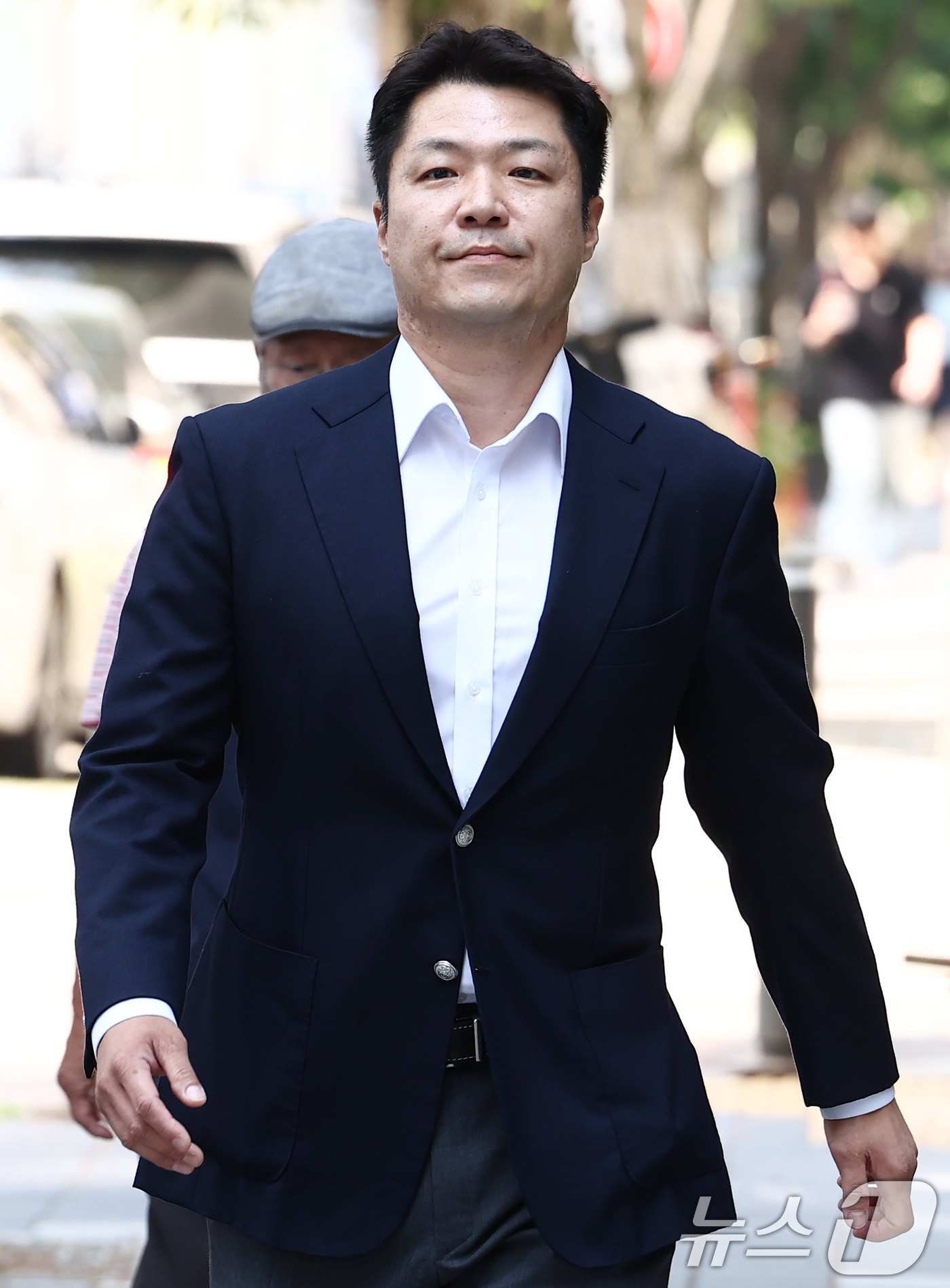 (과천=뉴스1) 김민지 기자 = 최재훈 전 서울중앙지검 반부패2부장이 16일 오전 김건희 여사의 도이치모터스 주가조작 사건 수사무마 의혹 관련 피의자 조사를 받기 위해 경기 과천 …