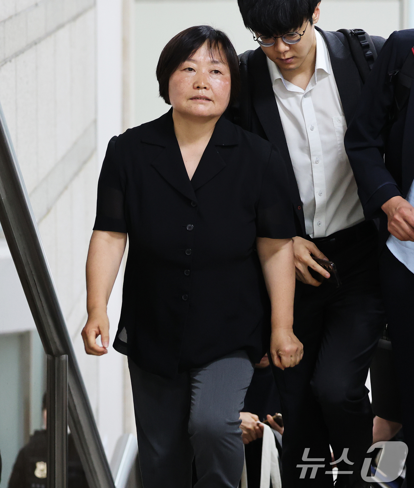 (서울=뉴스1) 오대일 기자 = 국가보안법 위반 혐의로 구속영장이 청구된 한명희 민중민주당 대표가 16일 서울 서초구 서울중앙지방법원에서 열린 구속 전 피의자 심문(영장실질심사)에 …