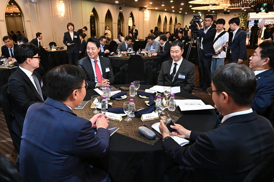 대화 나누는 한동훈·오세훈