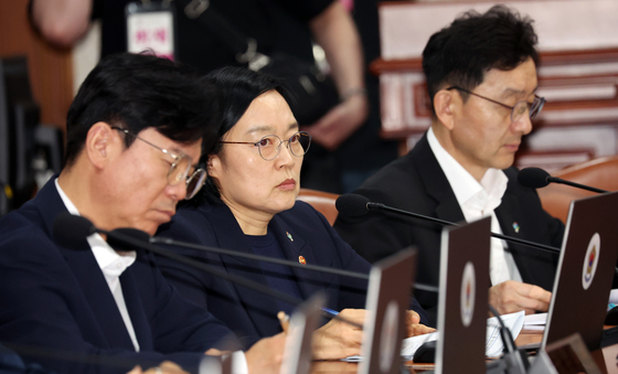 김민석 총리 발언듣는 한성숙 총리 후보자