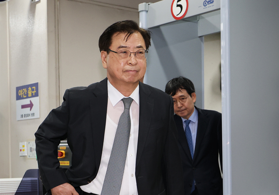 법정 나서는 서훈 전 국가안보실장