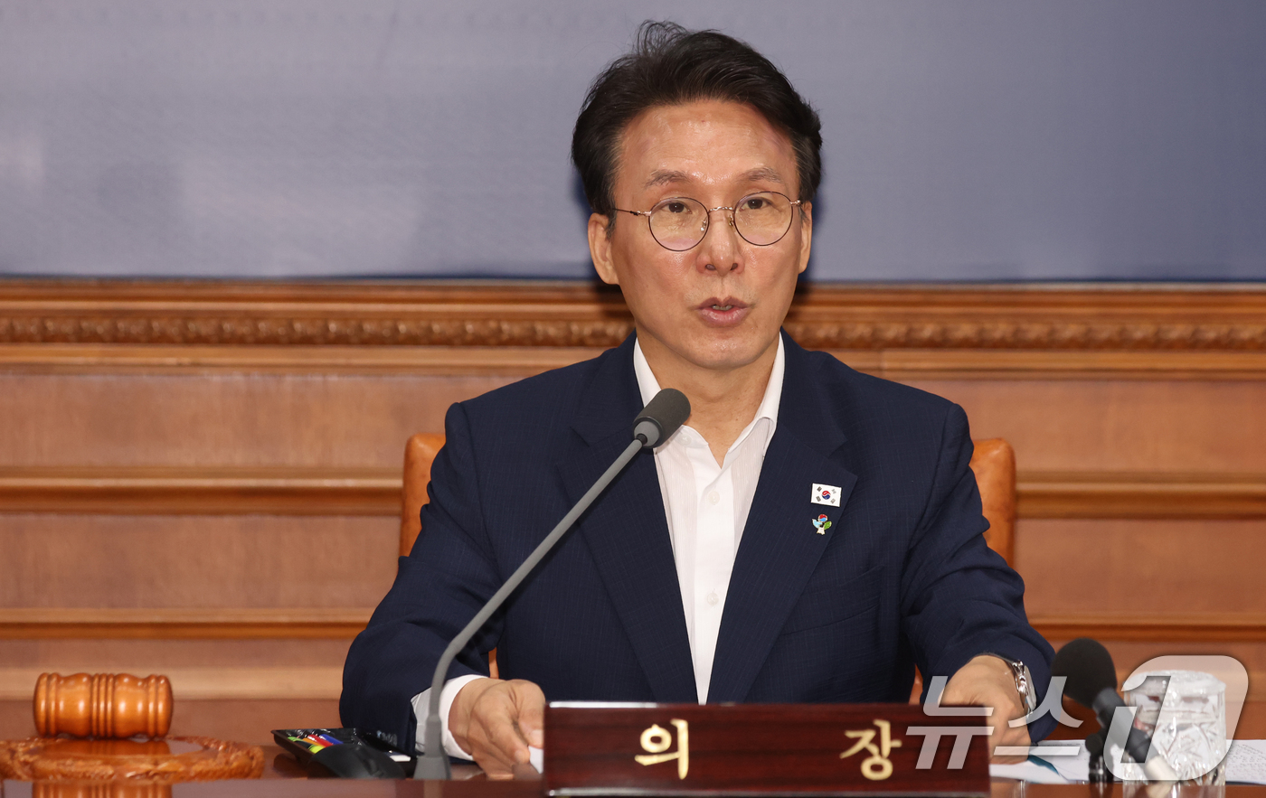 (서울=뉴스1) 김명섭 기자 = 김민석 국무총리가 16일 오전 서울 종로구 세종대로 정부서울청사에서 열린 국무회의 겸 비상경제본부회의에서 모두 발언을 하고 있다. 2026.6.16 …