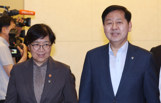 국무회의 참석하는 구윤철·정은경