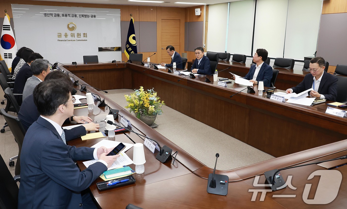 (서울=뉴스1) = 권대영 금융위원회 부위원장이 16일 오전 서울 종로구 정부서울청사에서 열린 개인신용정보 동의제도 개편 법률자문단 킥오프 회의에서 발언하고 있다. (금융위원회 제 …