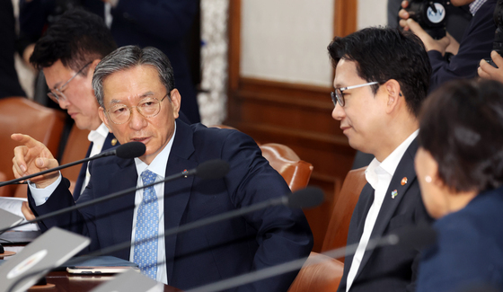 대화하는 배경훈·정성호