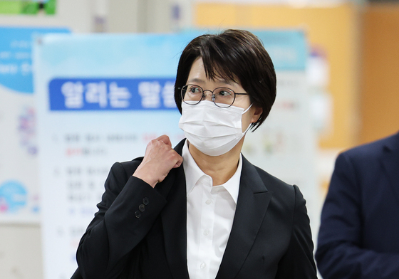 '쿠팡 무혐의 외압' 혐의 김동희 검사, 공판 출석