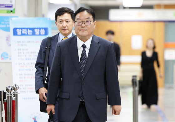 법정 향하는 엄희준 검사