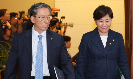 국무회의 참석하는 송미령·정성호