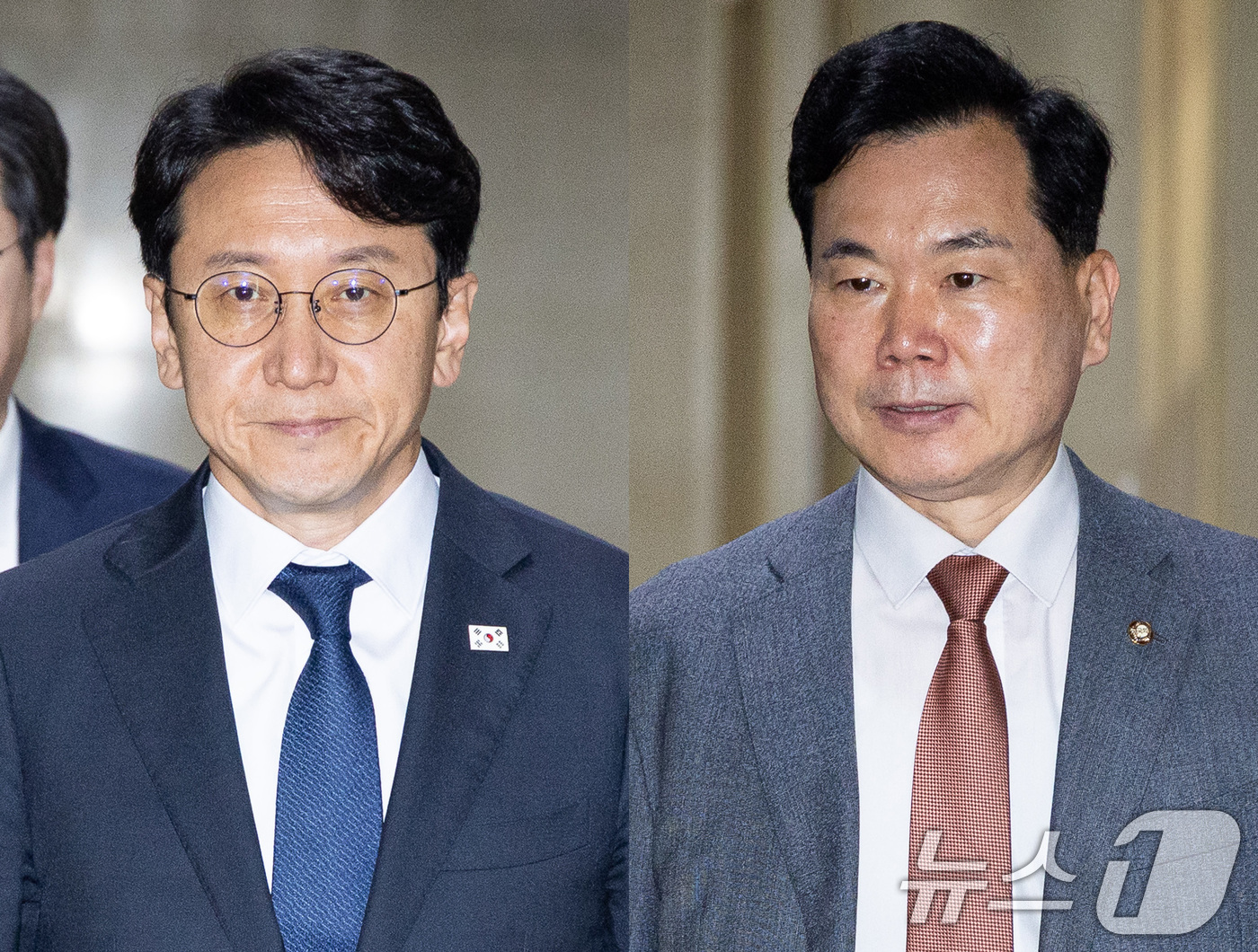 (서울=뉴스1) 유승관 기자 = 더불어민주당 천준호(왼쪽), 국민의힘 김승수 원내운영수석부대표가 16일 서울 여의도 국회에서 각각 여야 원내수석 회동을 위해 운영위원장실로 향하고 …