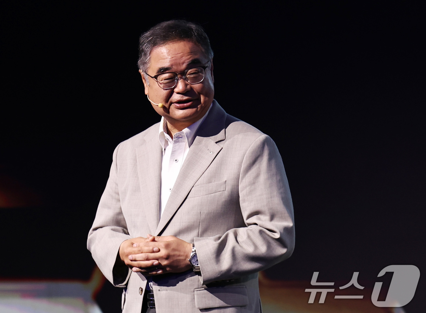 (인천=뉴스1) 구윤성 기자 = 16일 인천 영종도 하얏트리젠시 인천 파라다이스시티에서 열린 토요타 '올 뉴 RAV4' 공개 행사에서 신차를 소개하고 있다.  2026.6.16/뉴 …