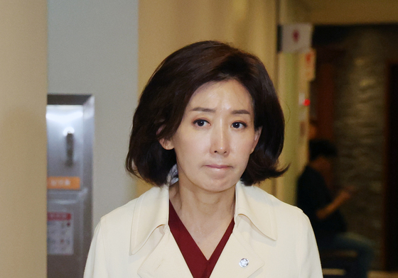 회동 위해 이동하는 나경원 의원