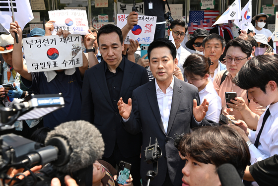 [뉴스1 PICK]경찰, 잠실 개표소 진입 무산…장동혁 "끝까지 막겠다"