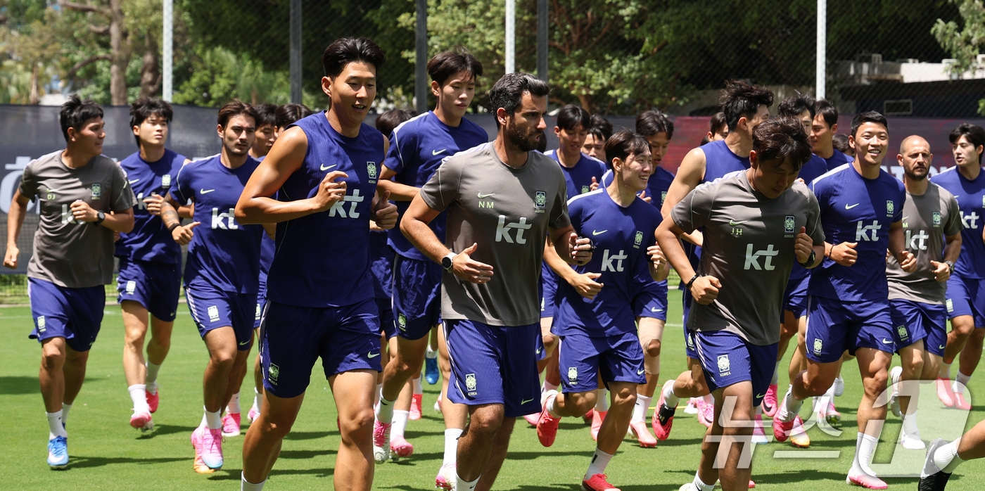(과달라하라(멕시코)=뉴스1) 박지혜 기자 = 한국 축구 국가대표팀 선수들이 15일(현지시간) 멕시코 과달라하라 인근 사포판 치바스 바예 베르데 훈련장에서 개최국 멕시코와의 월드컵 …