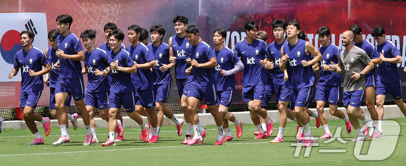 (과달라하라(멕시코)=뉴스1) 박지혜 기자 = 한국 축구 국가대표팀 선수들이 15일(현지시간) 멕시코 과달라하라 인근 사포판 치바스 바예 베르데 훈련장에서 개최국 멕시코와의 월드컵 …