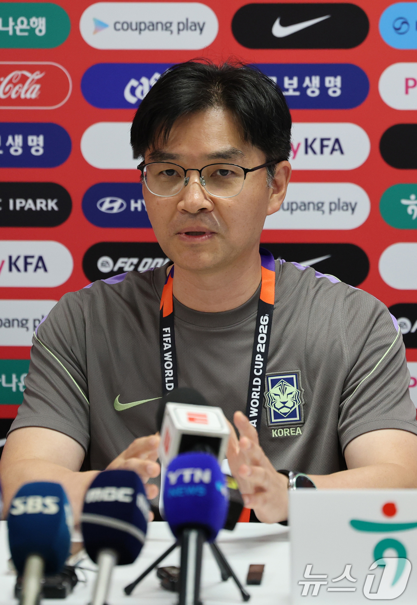 (과달라하라(멕시코)=뉴스1) 박지혜 기자 = 대한민국 축구 국가대표팀의 한덕현 멘털 코치(중앙대 정신의학과 교수)가 15일(현지시간) 멕시코 과달라하라 인근 사포판 치바스 바예 …