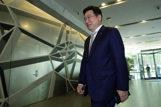 정례회의 참서하는 이찬희 위원장