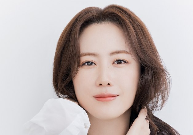 홍은희, 토니안·원어스 한식구 됐다…비웨이브서 새 출발