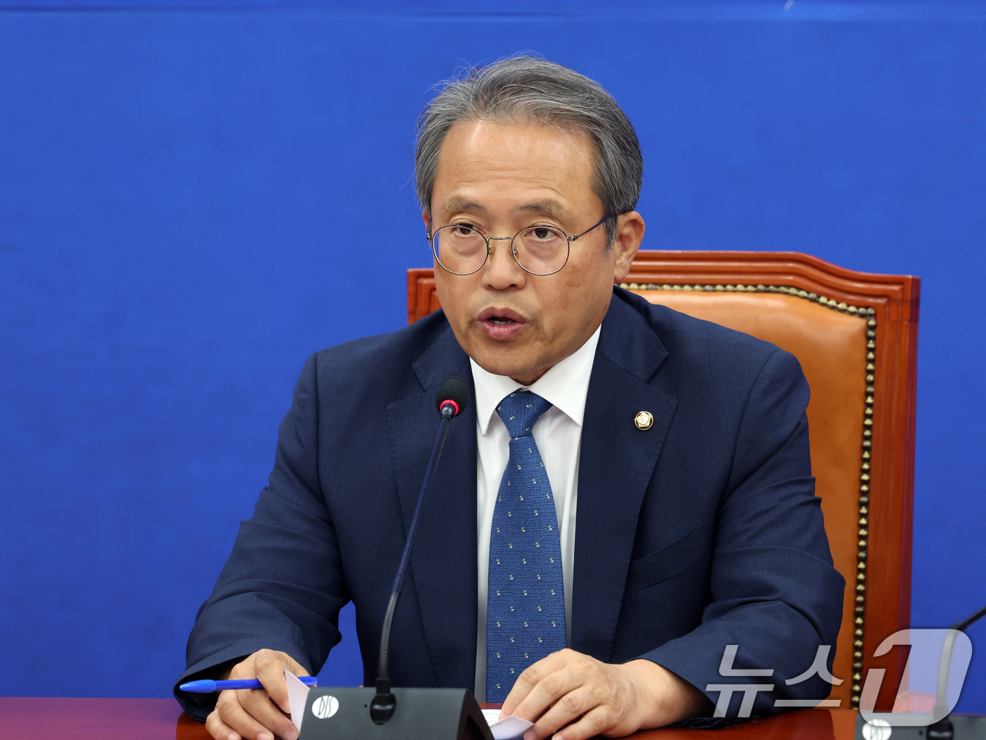 (서울=뉴스1) 황기선 기자 = 송기헌 더불어민주당 선거제도 개혁 TF 단장이 16일 오후 서울 여의도 국회에서 열린 '국민참정권 수호를 위한 선거제도 개혁 TF 2차 회의'에서 …