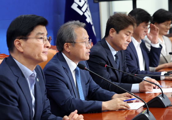 모두발언하는 송기헌  TF 단장