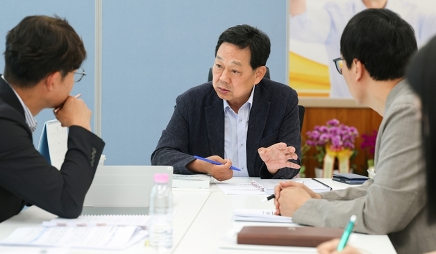 '46표 막판 뒤집기' 전화식 성주군수 당선인, 인수위 없이 업무보고