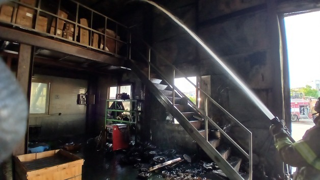 전주 한 자동차 특수장비 업체서 용접하다 불…인명피해 없어